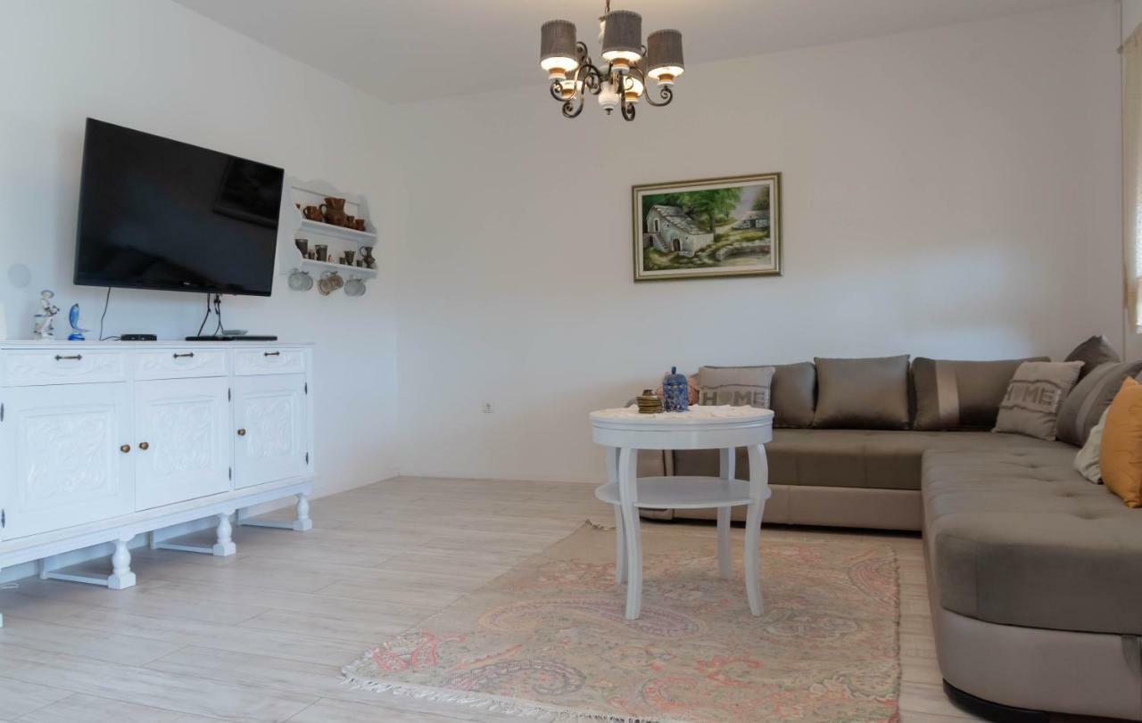 Mala Kate Apartament *