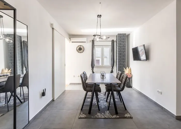 Mala Kate Apartments
